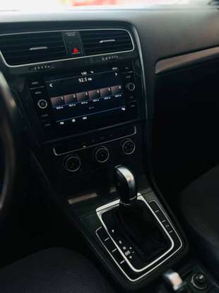 VOLKSWAGEN-GOLF-2018
