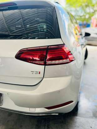 VOLKSWAGEN-GOLF-2018