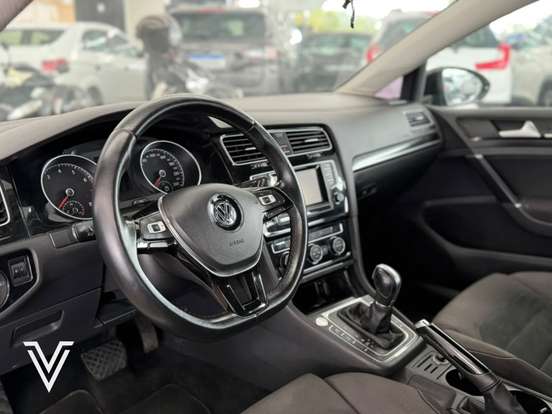 VOLKSWAGEN-GOLF-2014