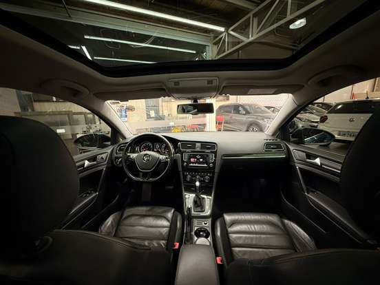 VOLKSWAGEN-GOLF-2015