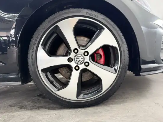 VOLKSWAGEN-GOLF-2019