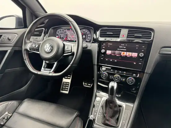 VOLKSWAGEN-GOLF-2019