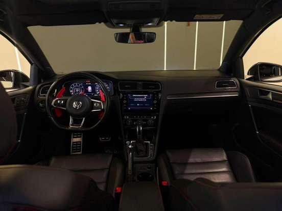 VOLKSWAGEN-GOLF-2019