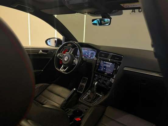 VOLKSWAGEN-GOLF-2019