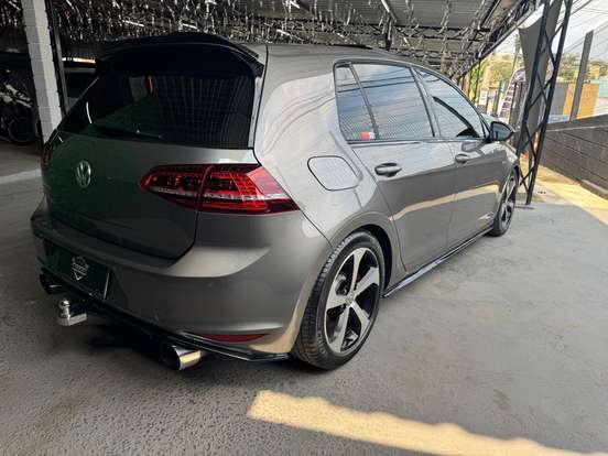VOLKSWAGEN-GOLF-2.0 GTI HIGHLINE 16V GASOLINA 4P AUTOMÁTICO VOLKSWAGEN-GOLF-2013