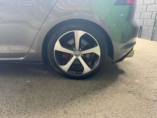 VOLKSWAGEN-GOLF-2013