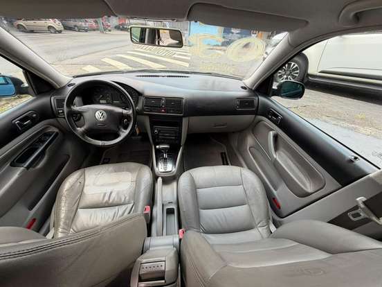 VOLKSWAGEN-GOLF-2.0 MI COMFORTLINE 8V GASOLINA 4P AUTOMÁTICO VOLKSWAGEN-GOLF-2003