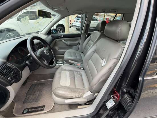 VOLKSWAGEN-GOLF-2.0 MI COMFORTLINE 8V GASOLINA 4P AUTOMÁTICO VOLKSWAGEN-GOLF-2003