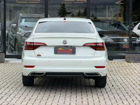 VOLKSWAGEN-JETTA-2018