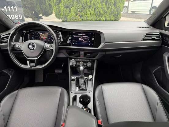 VOLKSWAGEN-JETTA-2018