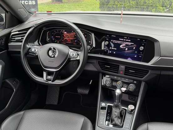 VOLKSWAGEN-JETTA-2018