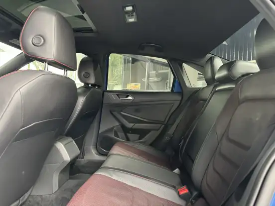 VOLKSWAGEN-JETTA-2022