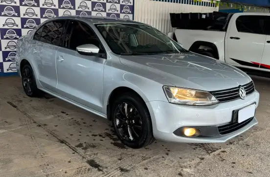 VOLKSWAGEN-JETTA-2012