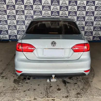 VOLKSWAGEN-JETTA-2012