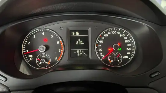 VOLKSWAGEN-JETTA-2012