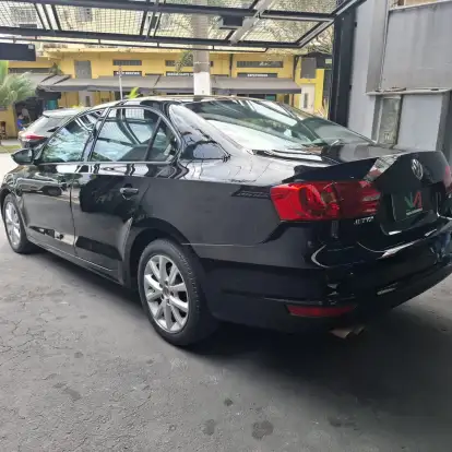 VOLKSWAGEN-JETTA-2011