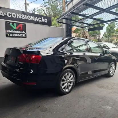 VOLKSWAGEN-JETTA-2011