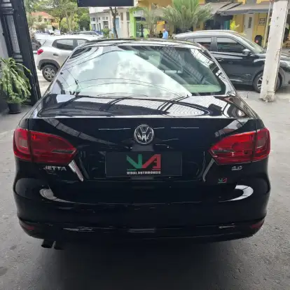 VOLKSWAGEN-JETTA-2011