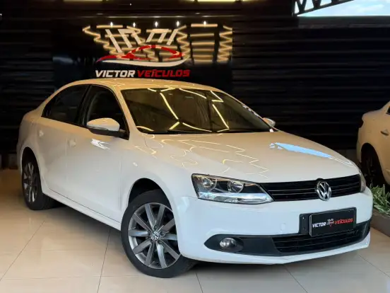 VOLKSWAGEN-JETTA-2013