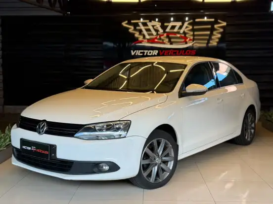 VOLKSWAGEN-JETTA-2013
