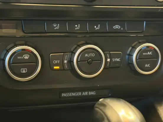 VOLKSWAGEN-JETTA-2013