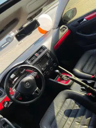 VOLKSWAGEN-JETTA-2013
