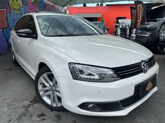 VOLKSWAGEN-JETTA-2012
