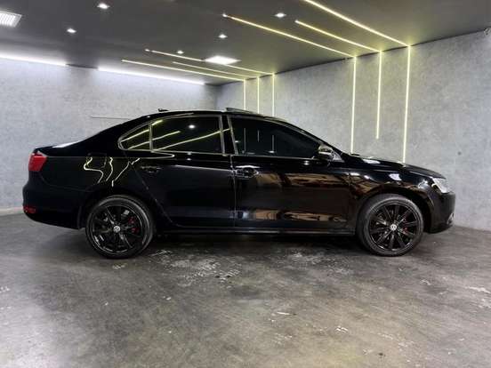 VOLKSWAGEN-JETTA-2013