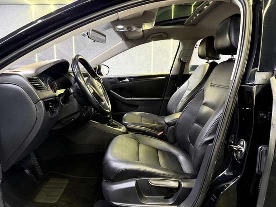 VOLKSWAGEN-JETTA-2013