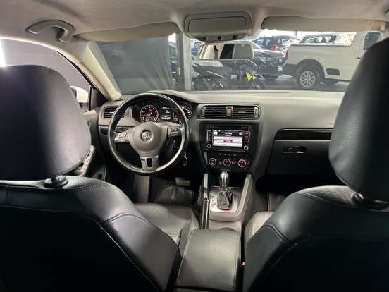 VOLKSWAGEN-JETTA-2014
