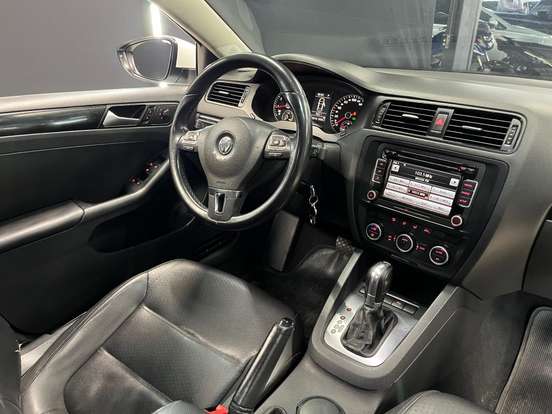 VOLKSWAGEN-JETTA-2014