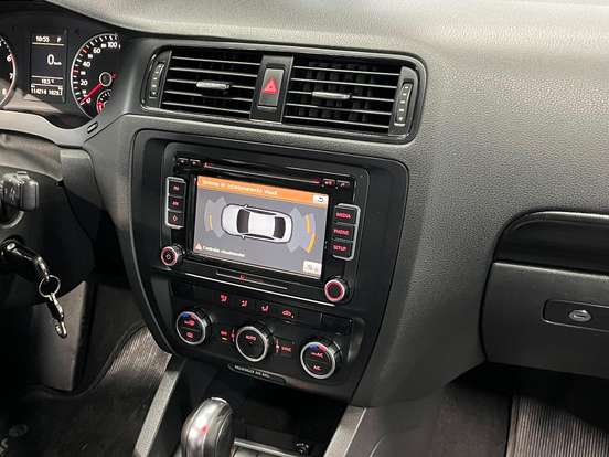 VOLKSWAGEN-JETTA-2014