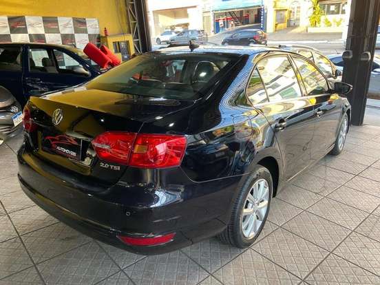 VOLKSWAGEN-JETTA-2013