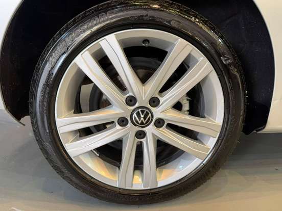 VOLKSWAGEN-JETTA-2015