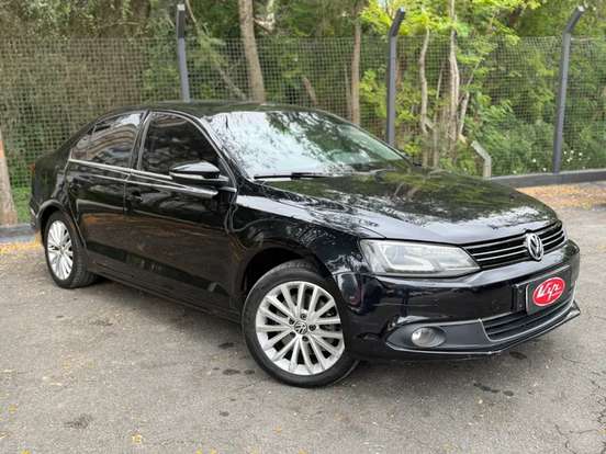 VOLKSWAGEN-JETTA-2013