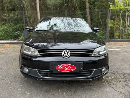 VOLKSWAGEN-JETTA-2013