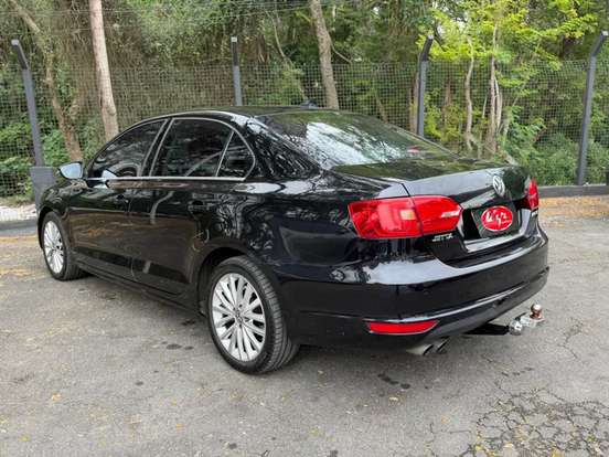 VOLKSWAGEN-JETTA-2013