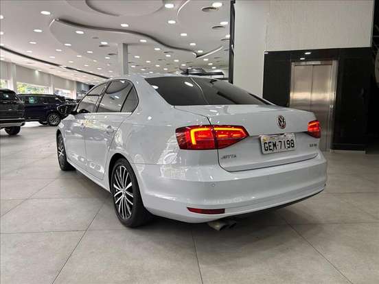 VOLKSWAGEN-JETTA-2017