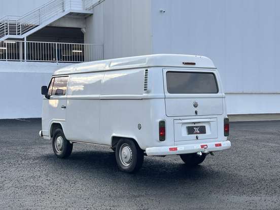 VOLKSWAGEN-KOMBI-2011