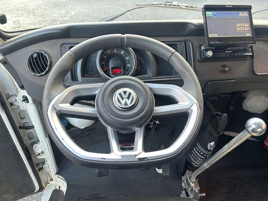 VOLKSWAGEN-KOMBI-2011
