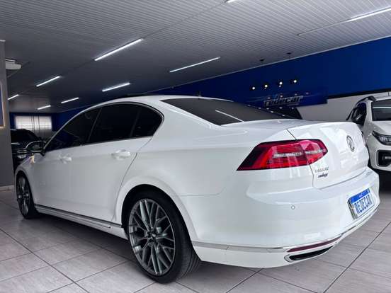 VOLKSWAGEN-PASSAT-2018