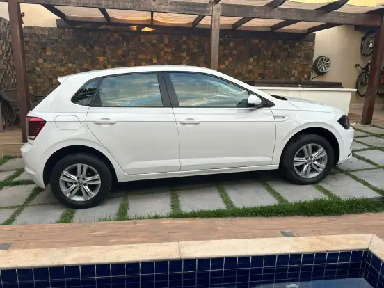 VOLKSWAGEN-POLO-2019