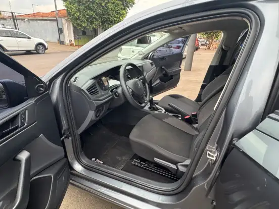 VOLKSWAGEN-POLO-2022