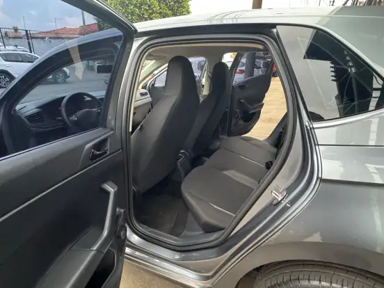 VOLKSWAGEN-POLO-2022