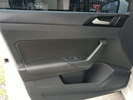 VOLKSWAGEN-POLO-2025