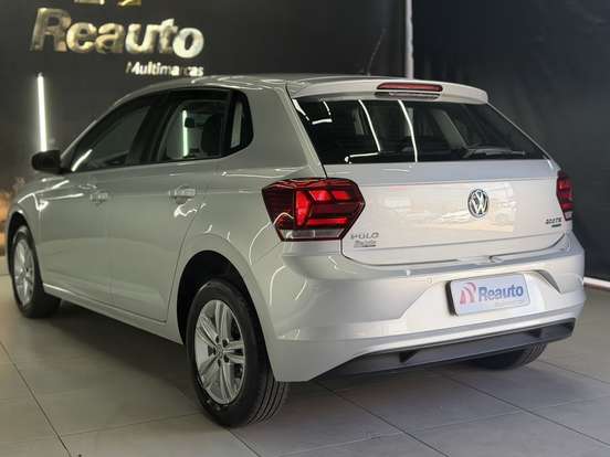 VOLKSWAGEN-POLO-2018