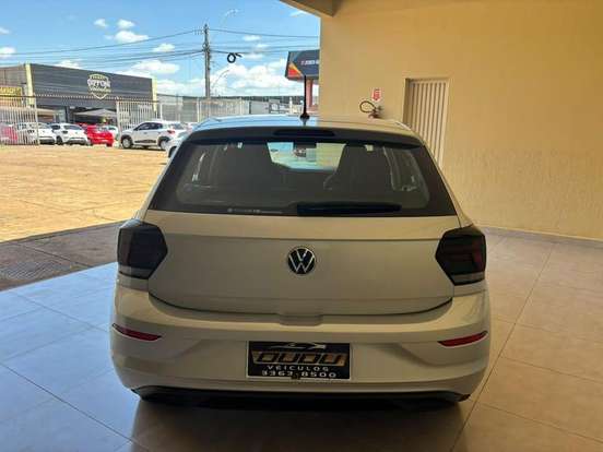 VOLKSWAGEN-POLO-2023
