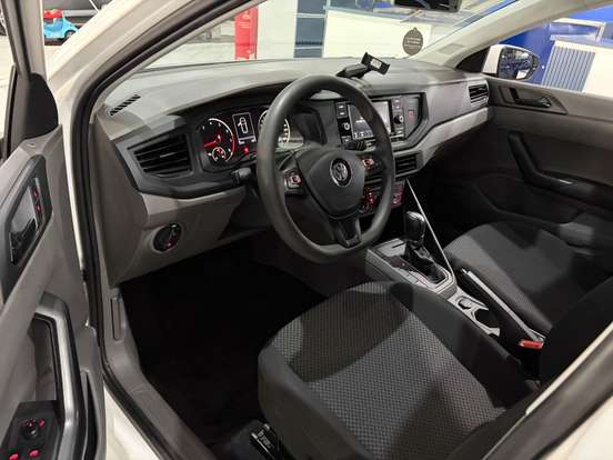 VOLKSWAGEN-POLO-2018