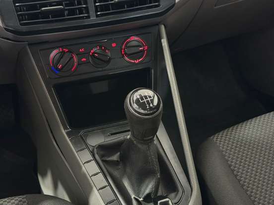 VOLKSWAGEN-POLO-2018