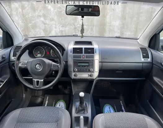 VOLKSWAGEN-POLO SEDAN-2012